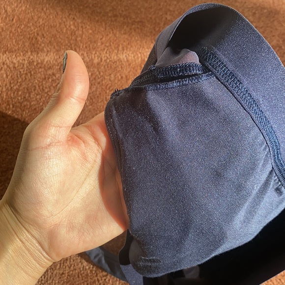 Size 6 Lululemon sports bra 🍋 - Picture 7 of 7